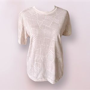 North face t-shirt with detailed stitching.